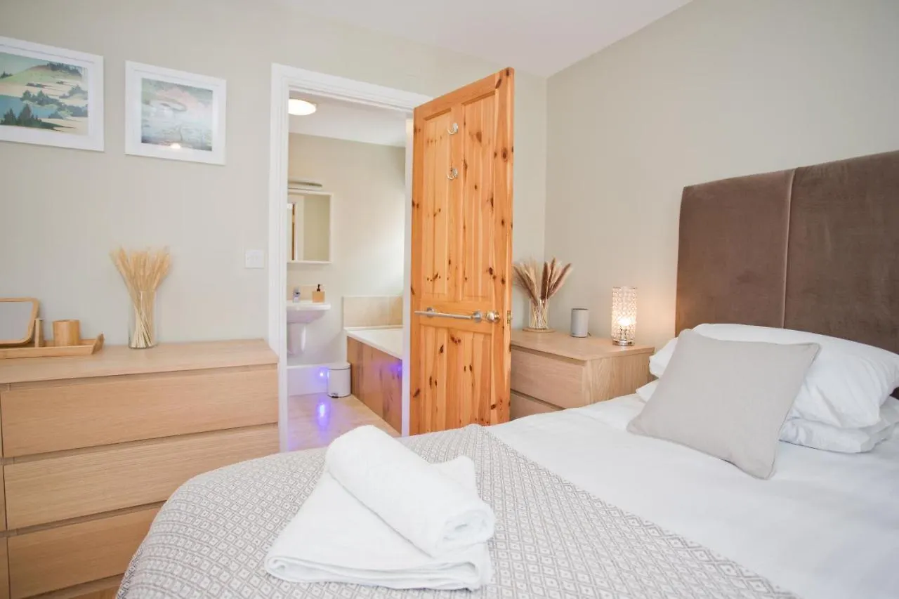 Luxury Home - Hot Tub - Pool Table - Gym - Sauna - Cinema Room - Free Parking - Close To Beach Bournemouth 0*,  United Kingdom