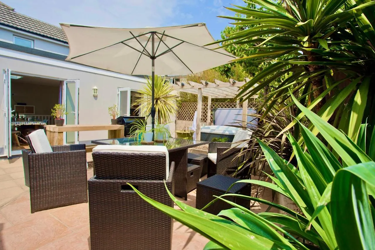 Luxury Home - Hot Tub - Pool Table - Gym - Sauna - Cinema Room - Free Parking - Close To Beach 伯恩茅斯 0*,  英国