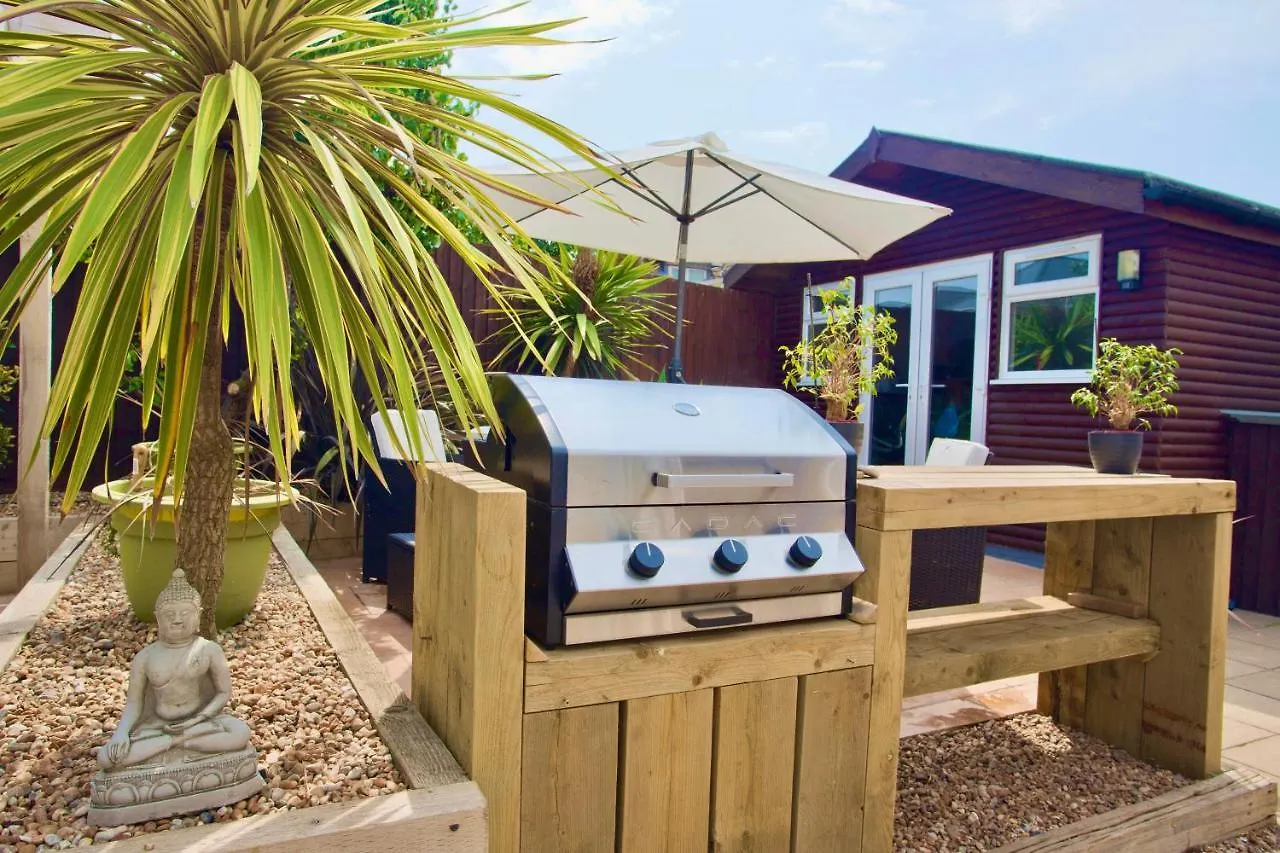 Holiday home Luxury Home - Hot Tub - Pool Table - Gym - Sauna - Cinema Room - Free Parking - Close To Beach Bournemouth