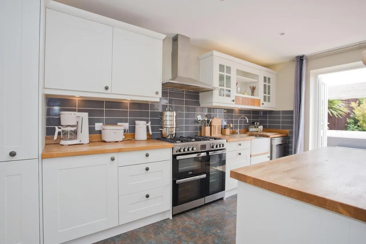 Luxury Home - Hot Tub - Pool Table - Gym - Sauna - Cinema Room - Free Parking - Close To Beach Bournemouth