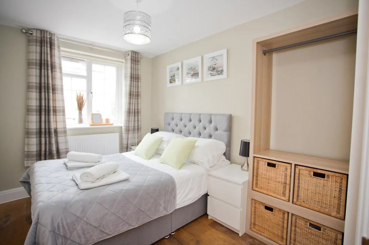 Holiday home Luxury Home - Hot Tub - Pool Table - Gym - Sauna - Cinema Room - Free Parking - Close To Beach Bournemouth