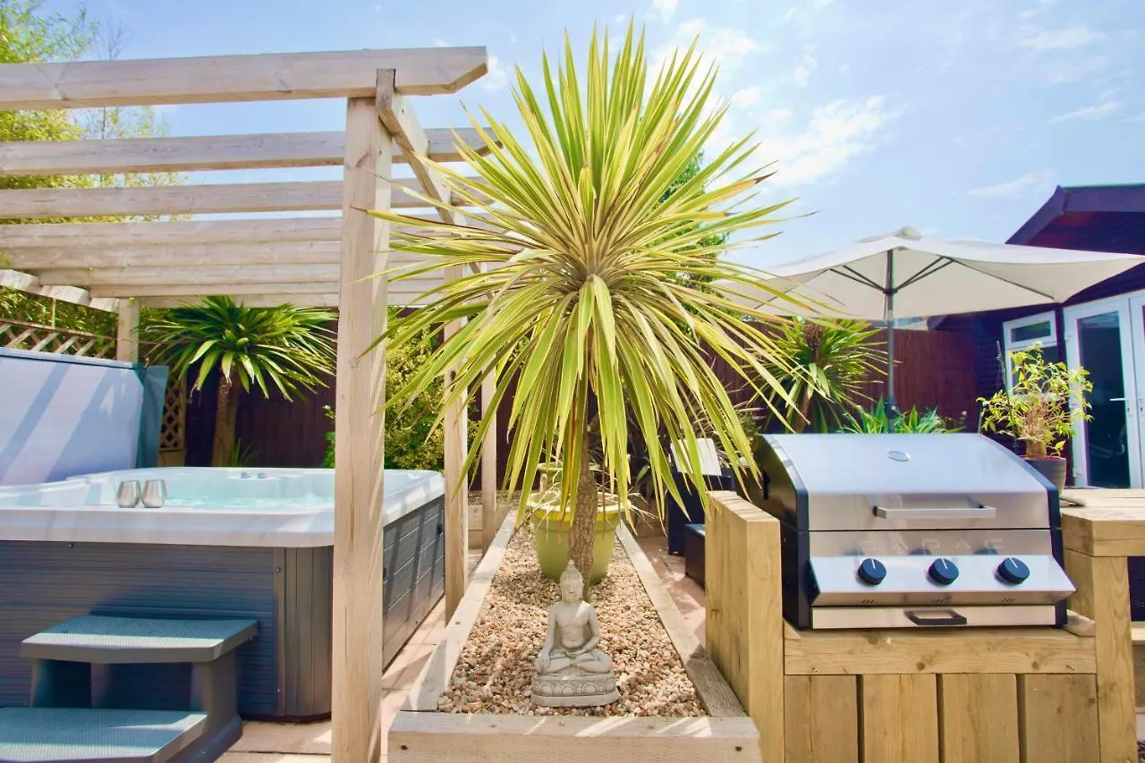 Luxury Home - Hot Tub - Pool Table - Gym - Sauna - Cinema Room - Free Parking - Close To Beach 伯恩茅斯 0*,
