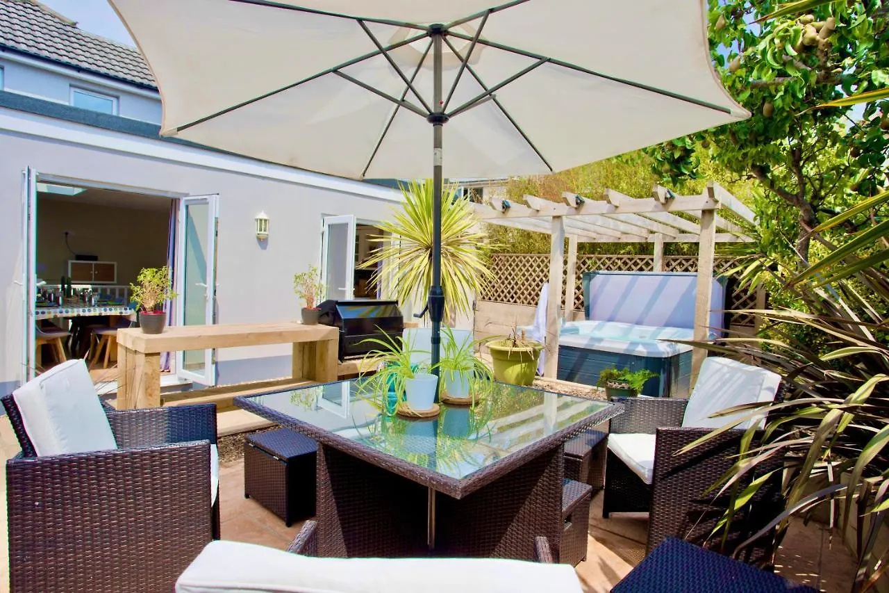 Luxury Home - Hot Tub - Pool Table - Gym - Sauna - Cinema Room - Free Parking - Close To Beach 伯恩茅斯