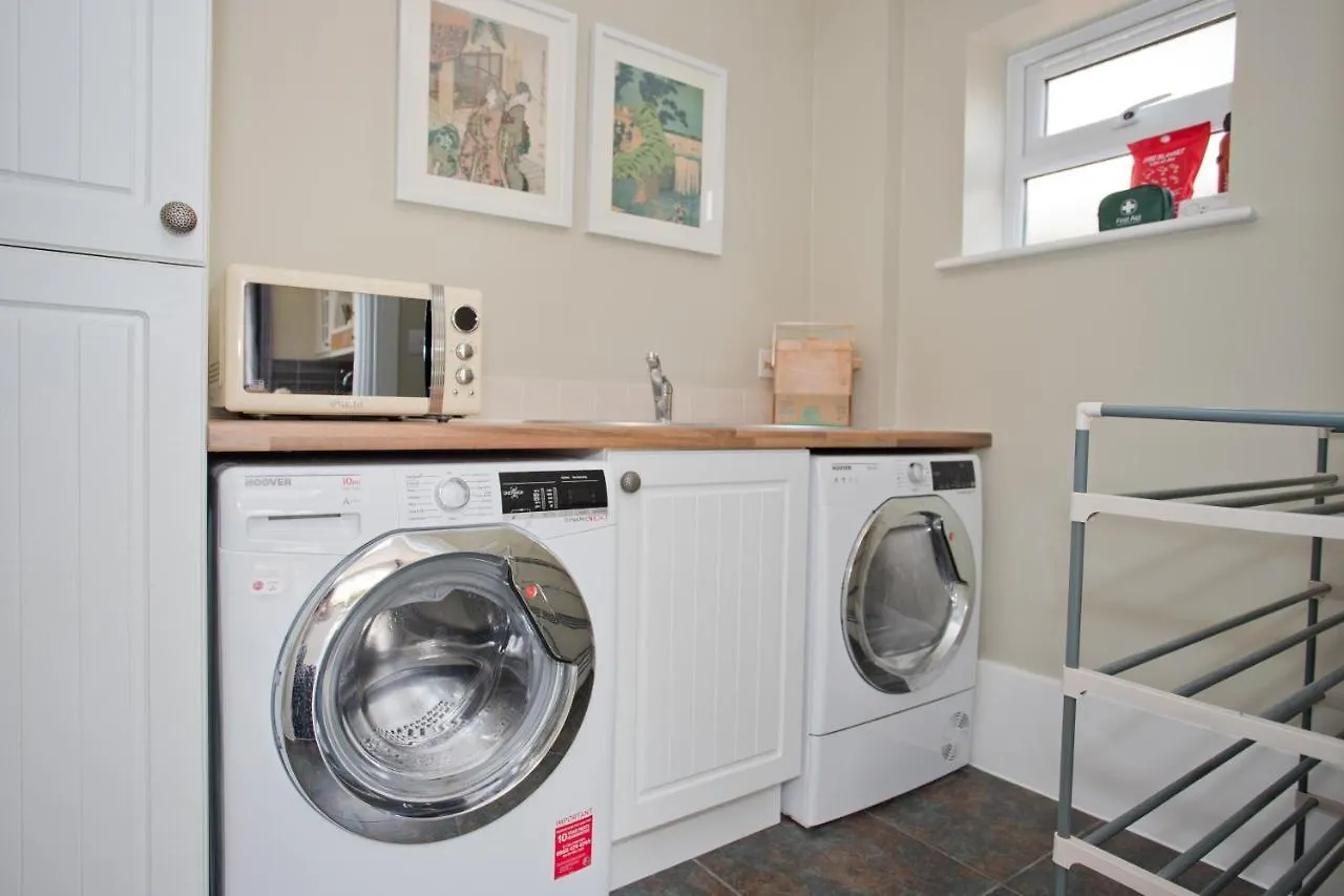 Luxury Home - Hot Tub - Pool Table - Gym - Sauna - Cinema Room - Free Parking - Close To Beach Bournemouth United Kingdom