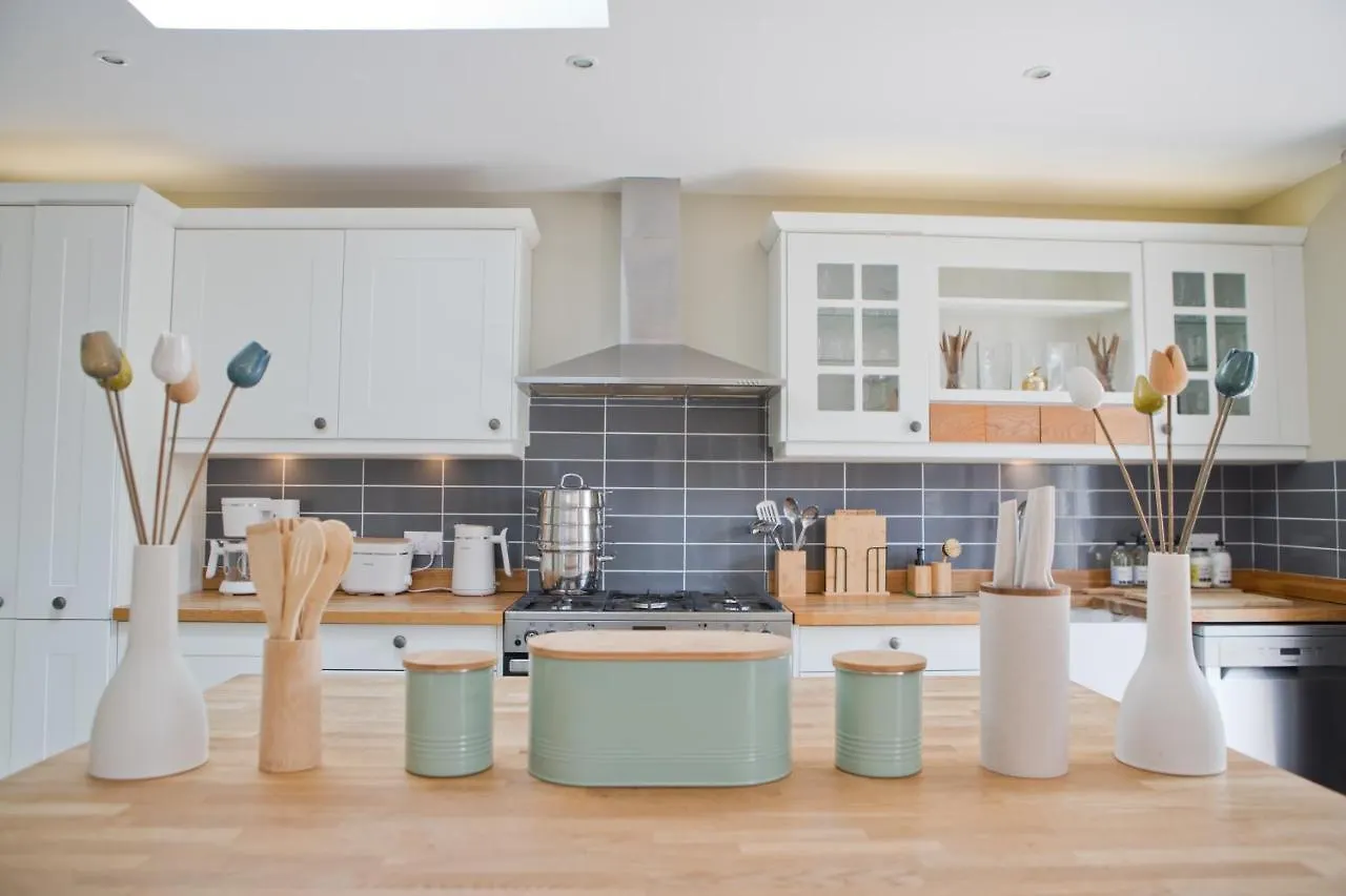 Luxury Home - Hot Tub - Pool Table - Gym - Sauna - Cinema Room - Free Parking - Close To Beach Bournemouth 0*,