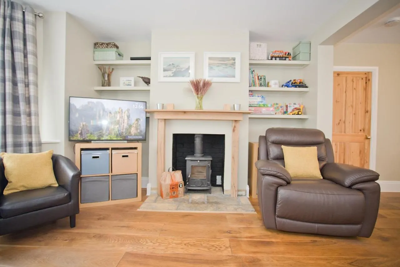 Luxury Home - Hot Tub - Pool Table - Gym - Sauna - Cinema Room - Free Parking - Close To Beach Bournemouth