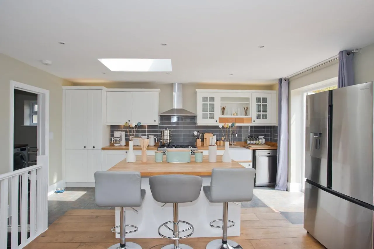 Luxury Home - Hot Tub - Pool Table - Gym - Sauna - Cinema Room - Free Parking - Close To Beach Bournemouth United Kingdom
