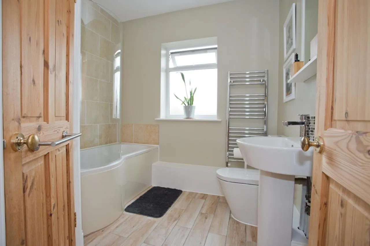 Luxury Home - Hot Tub - Pool Table - Gym - Sauna - Cinema Room - Free Parking - Close To Beach Bournemouth 0*,  United Kingdom