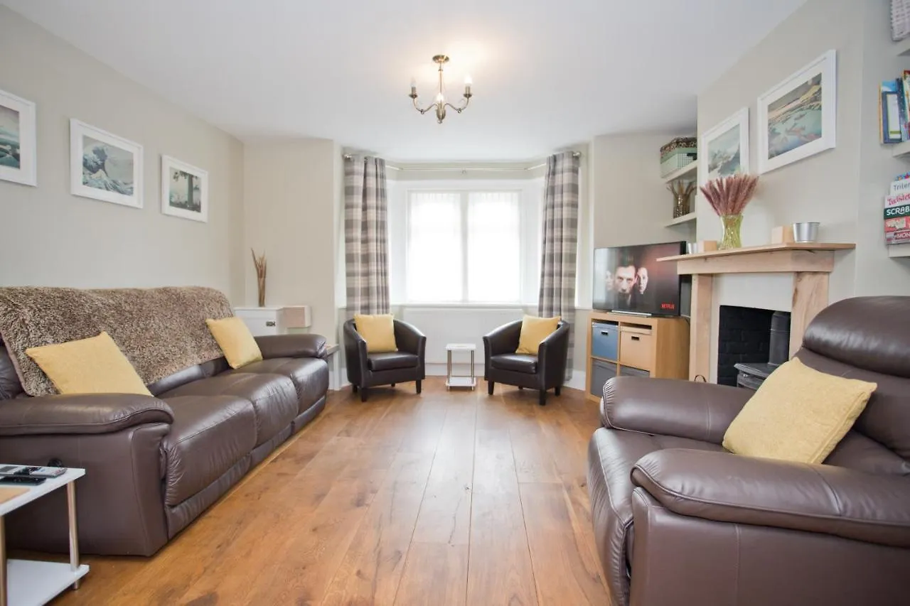 Luxury Home - Hot Tub - Pool Table - Gym - Sauna - Cinema Room - Free Parking - Close To Beach Bournemouth Holiday home