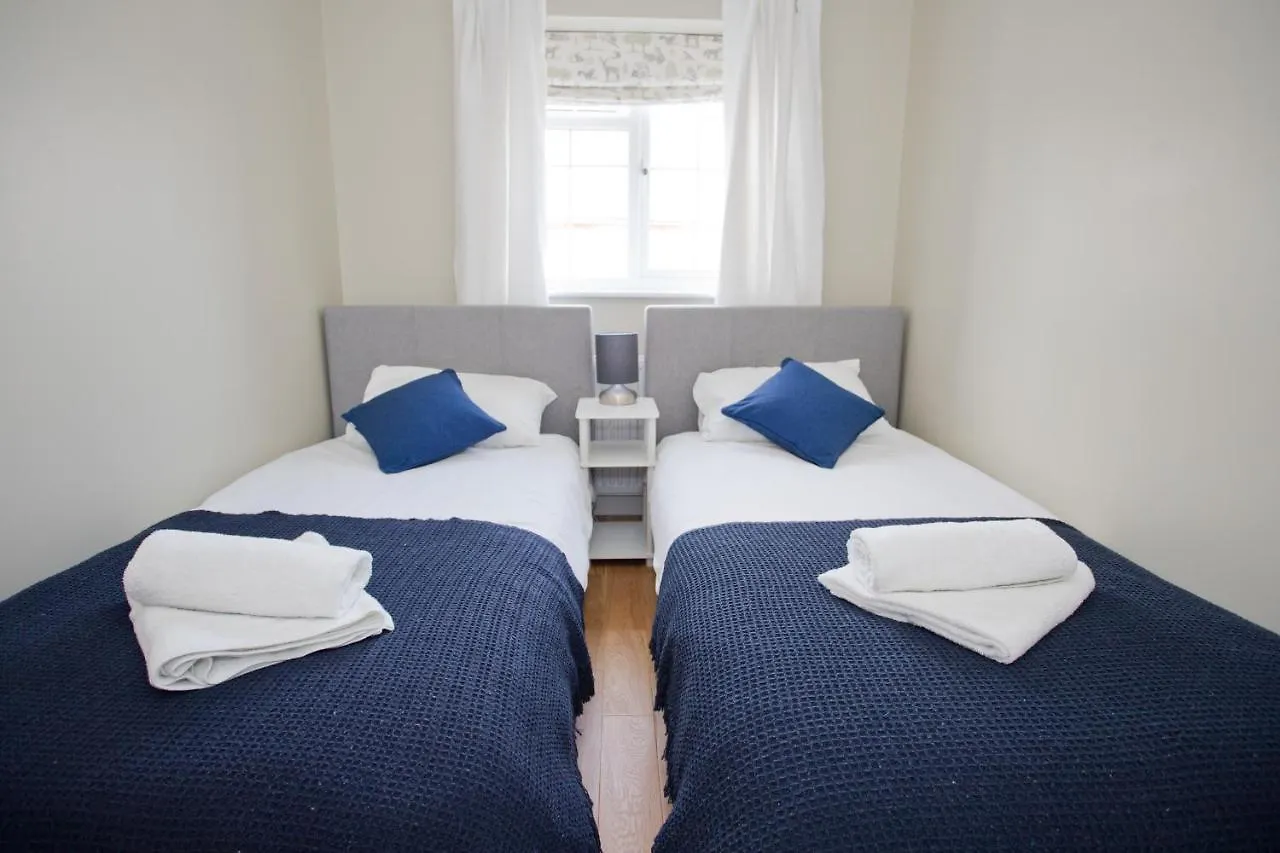 Luxury Home - Hot Tub - Pool Table - Gym - Sauna - Cinema Room - Free Parking - Close To Beach Bournemouth