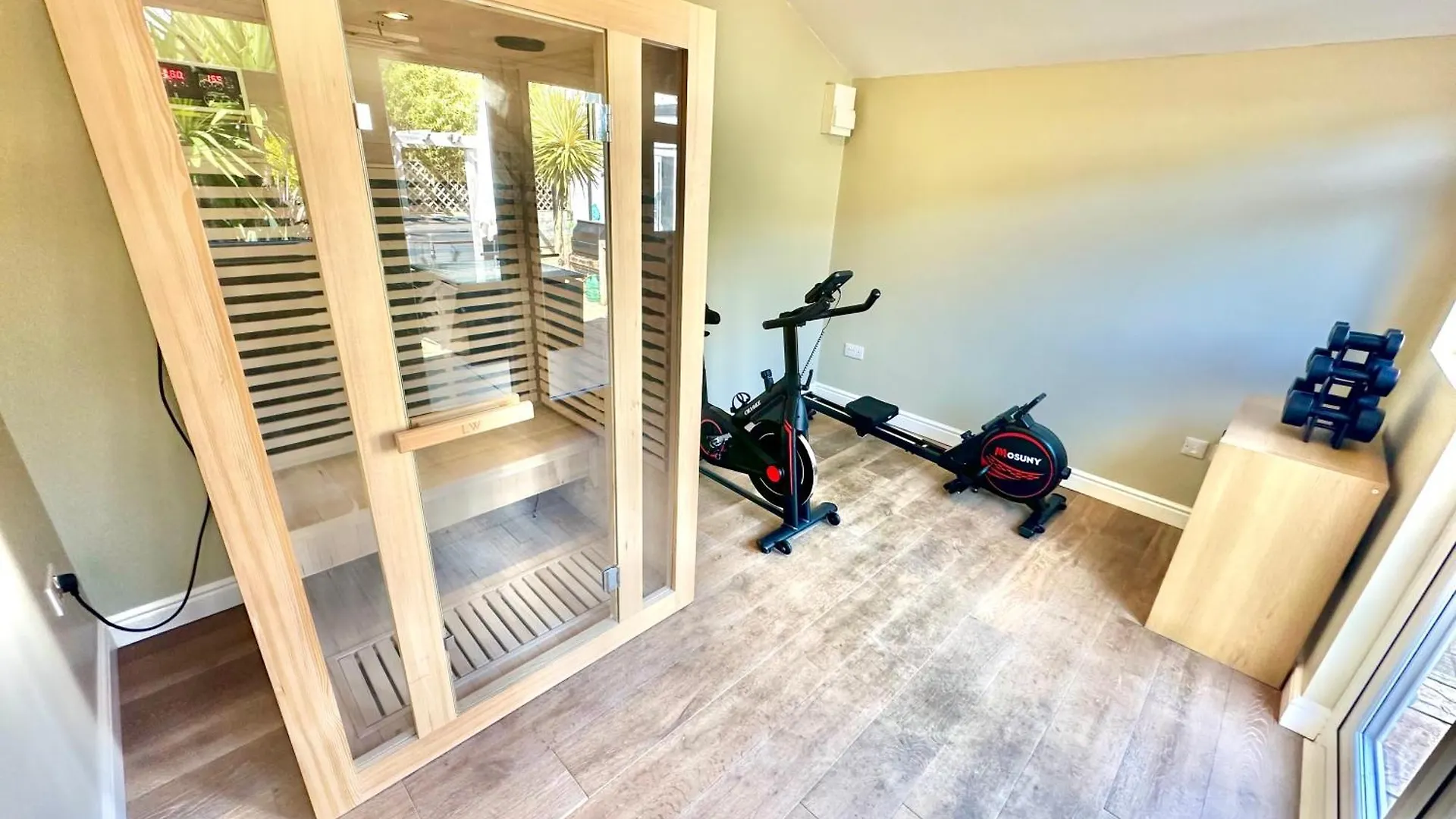Luxury Home - Hot Tub - Pool Table - Gym - Sauna - Cinema Room - Free Parking - Close To Beach Bournemouth 0*,  United Kingdom