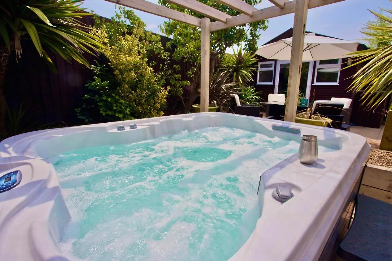 Holiday home Luxury Home - Hot Tub - Pool Table - Gym - Sauna - Cinema Room - Free Parking - Close To Beach Bournemouth
