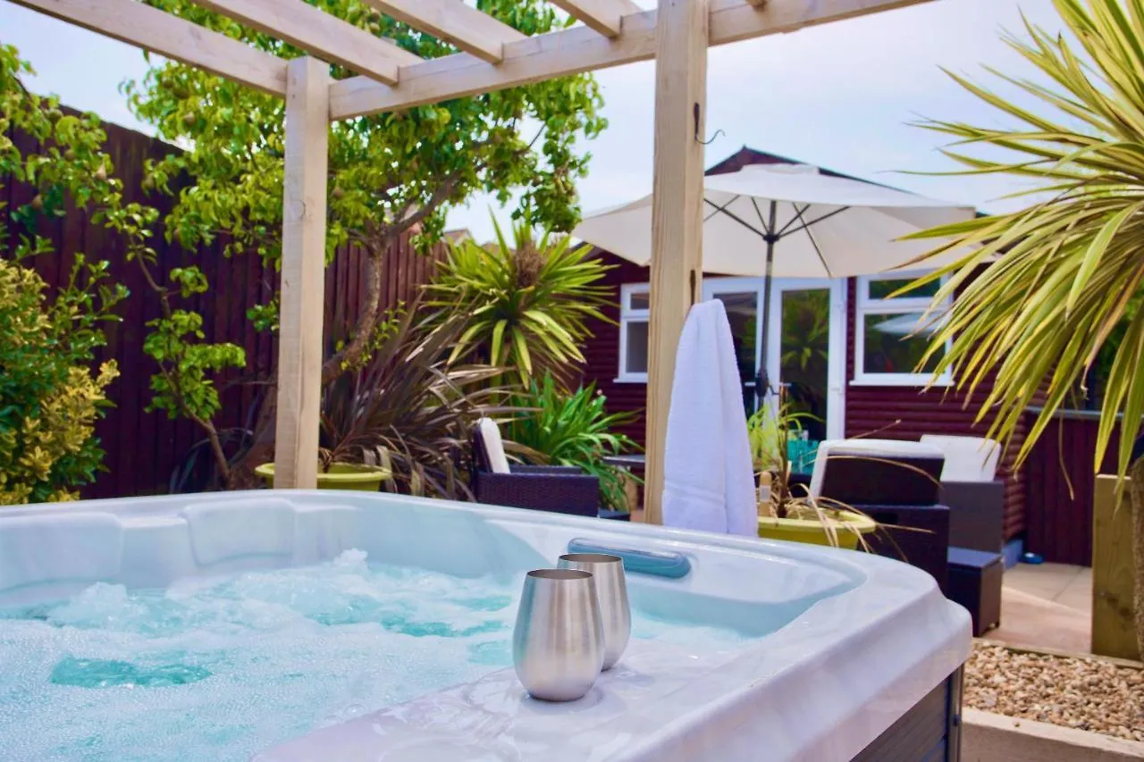Luxury Home - Hot Tub - Pool Table - Gym - Sauna - Cinema Room - Free Parking - Close To Beach Bournemouth