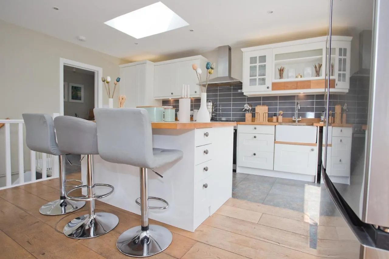 Holiday home Luxury Home - Hot Tub - Pool Table - Gym - Sauna - Cinema Room - Free Parking - Close To Beach Bournemouth