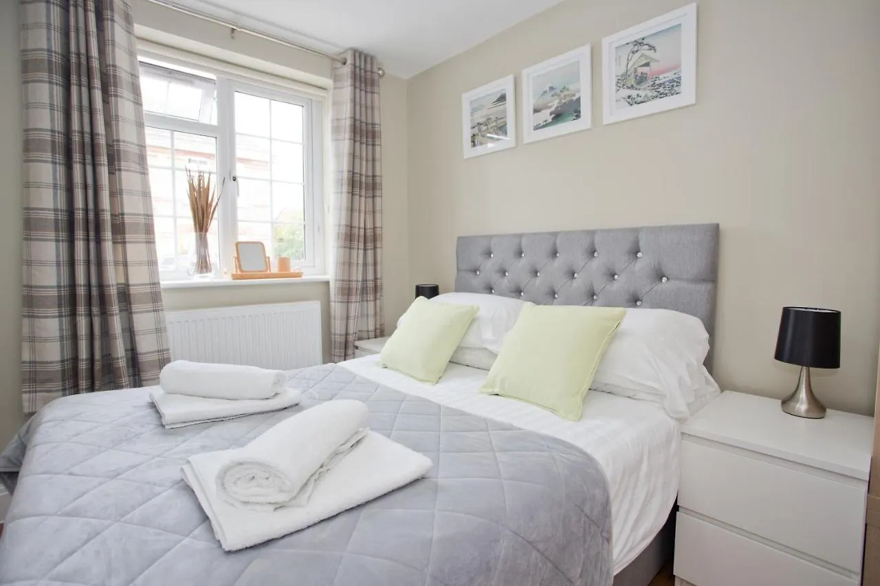 Holiday home Luxury Home - Hot Tub - Pool Table - Gym - Sauna - Cinema Room - Free Parking - Close To Beach Bournemouth
