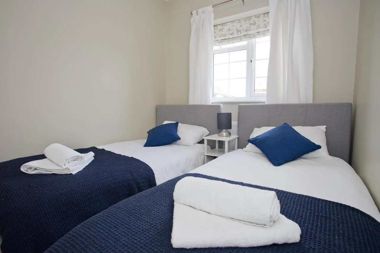Luxury Home - Hot Tub - Pool Table - Gym - Sauna - Cinema Room - Free Parking - Close To Beach Bournemouth Holiday home