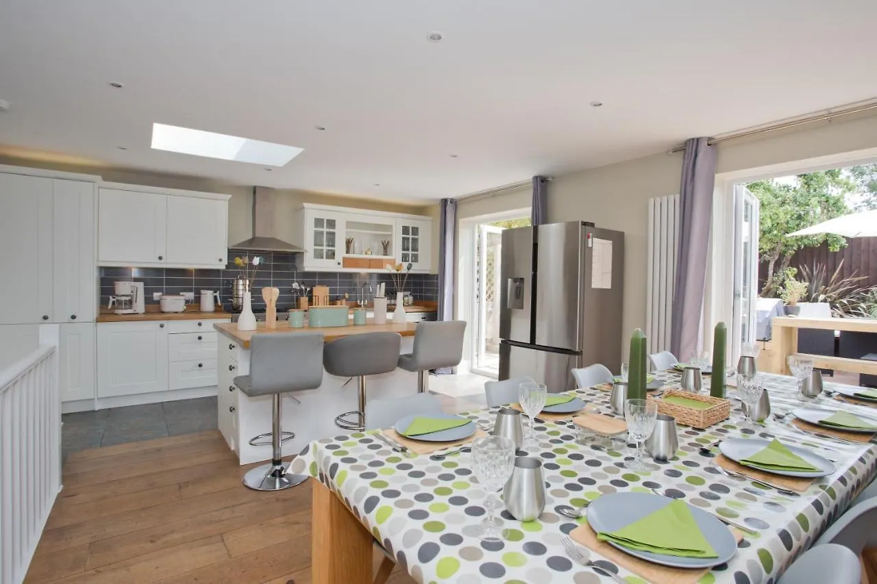 Luxury Home - Hot Tub - Pool Table - Gym - Sauna - Cinema Room - Free Parking - Close To Beach Bournemouth